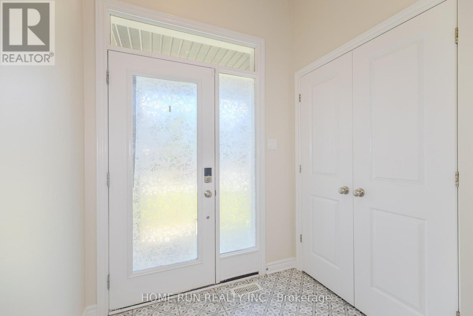 785 Cairn Crescent, Ottawa, Ontario  K1W 0P7 - Photo 3 - X13686550