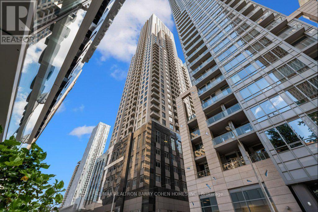 2703 - 35 Balmuto Street, Toronto, Ontario  M4W 3R1 - Photo 2 - C13686328