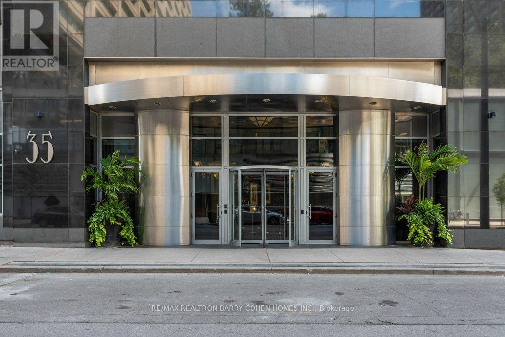 2703 - 35 Balmuto Street, Toronto, Ontario  M4W 3R1 - Photo 3 - C13686328