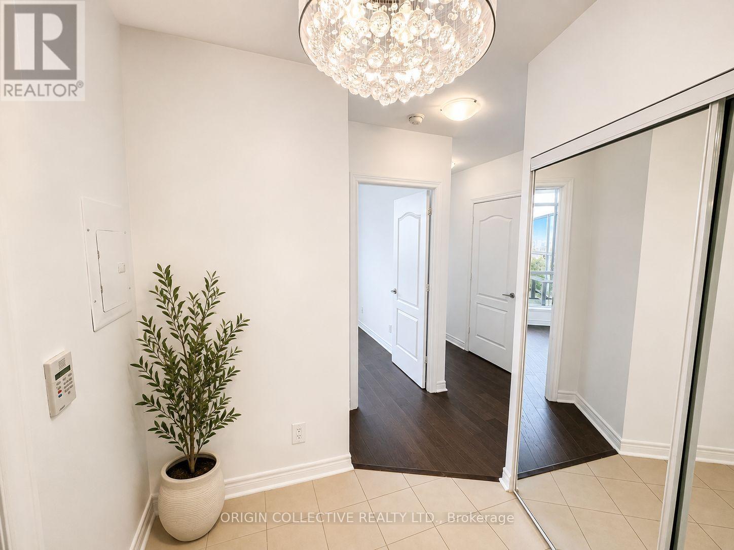 1016 - 2756 Old Leslie Street, Toronto, Ontario  M2K 0E2 - Photo 2 - C13686342