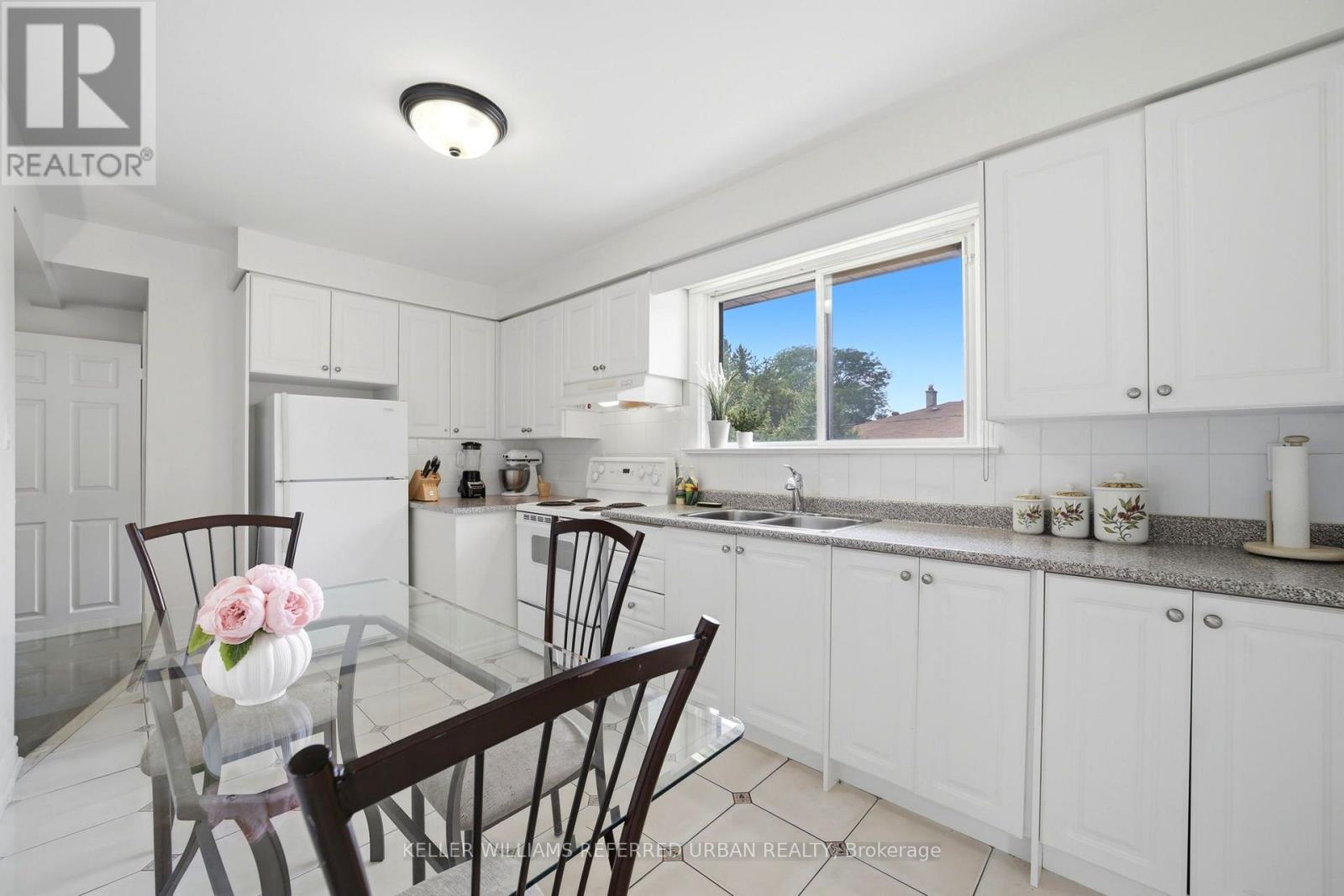 49 Santa Barbara Road, Toronto, Ontario  M2N 2C1 - Photo 10 - C13686528