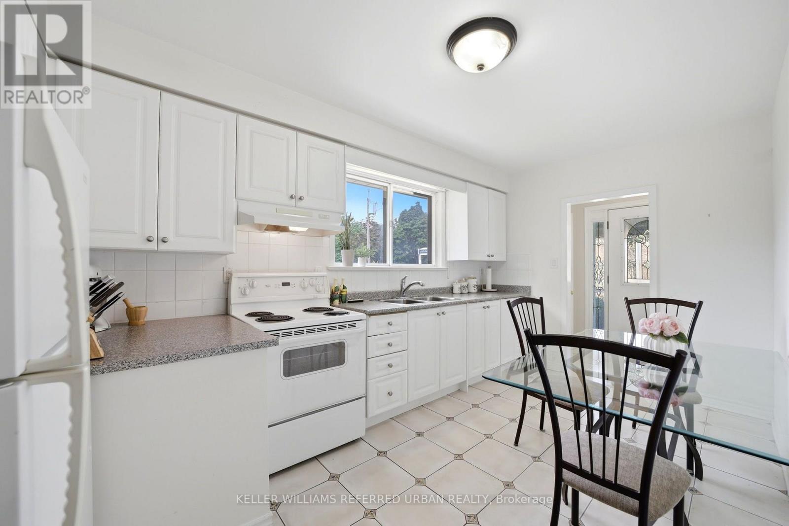 49 Santa Barbara Road, Toronto, Ontario  M2N 2C1 - Photo 11 - C13686528