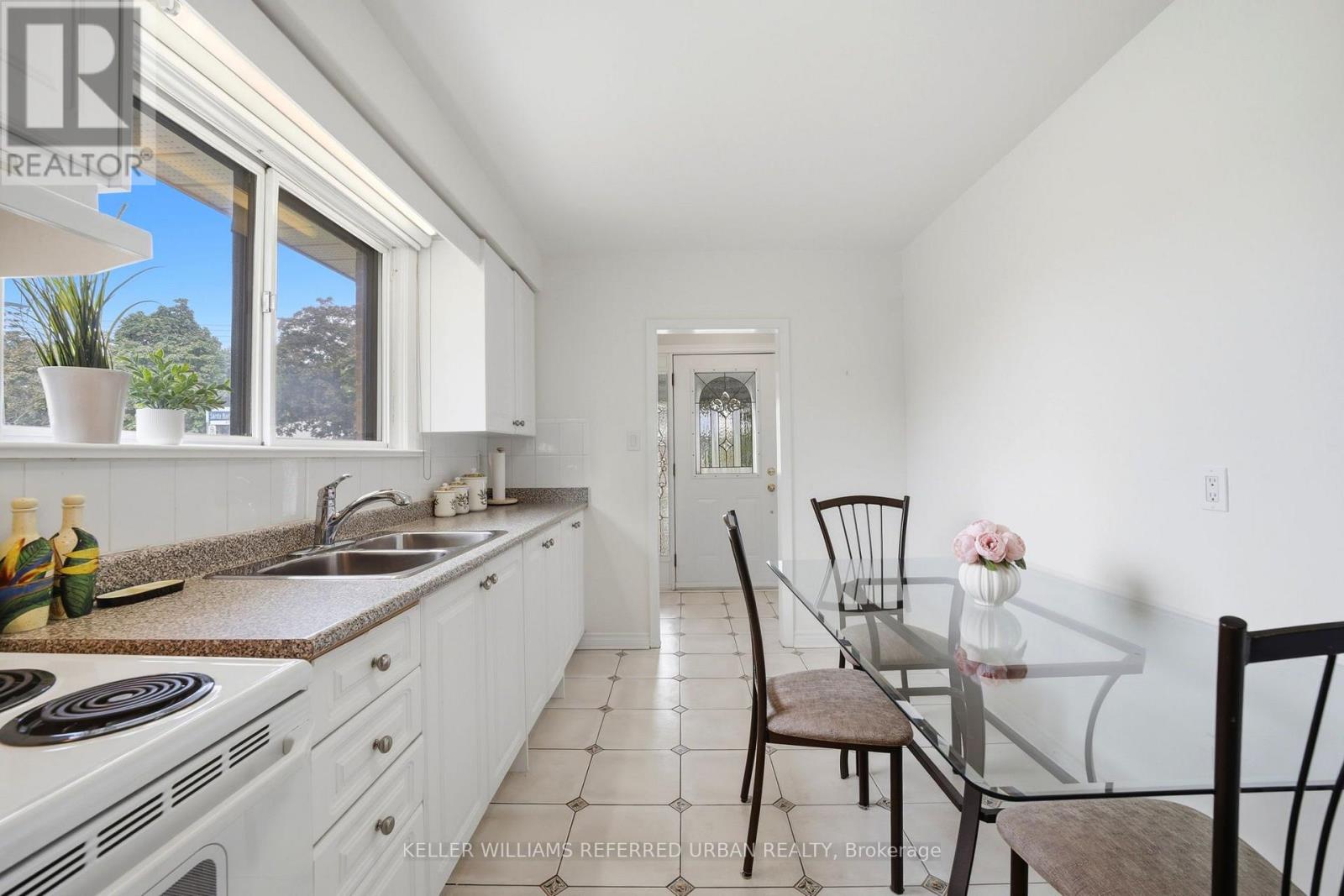 49 Santa Barbara Road, Toronto, Ontario  M2N 2C1 - Photo 12 - C13686528