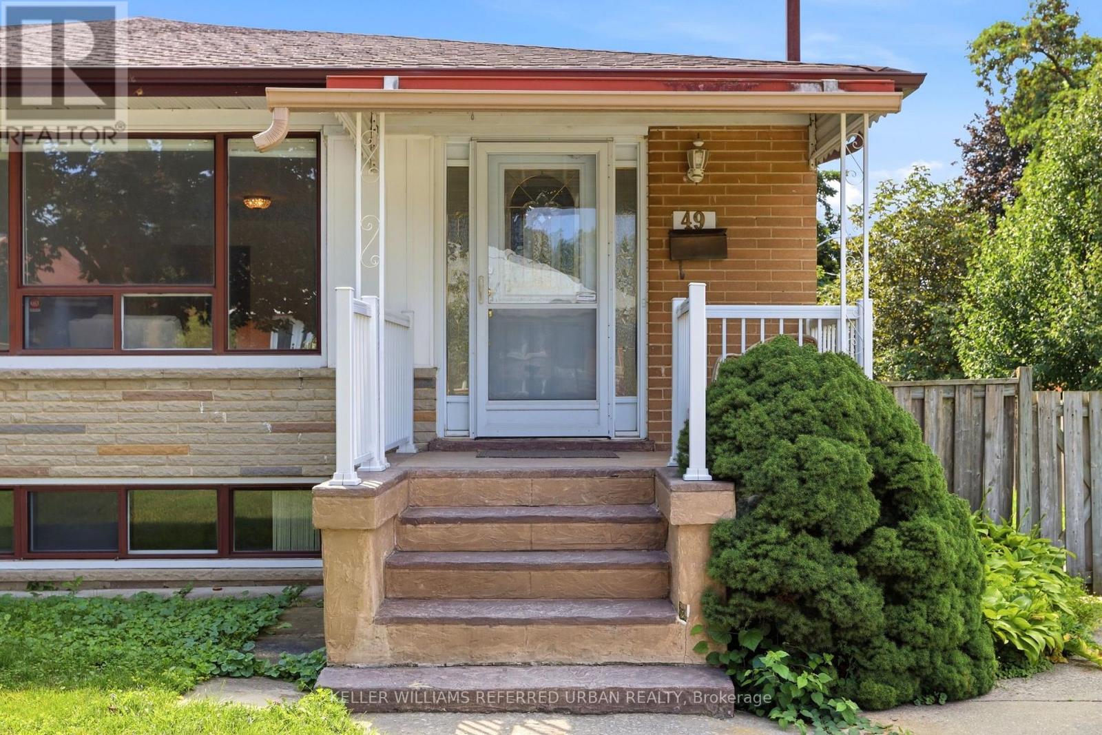 49 Santa Barbara Road, Toronto, Ontario  M2N 2C1 - Photo 2 - C13686528