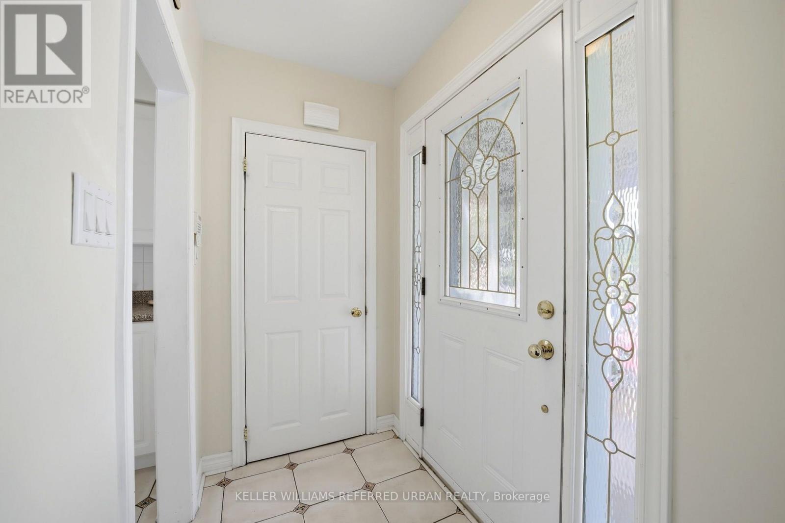 49 Santa Barbara Road, Toronto, Ontario  M2N 2C1 - Photo 3 - C13686528