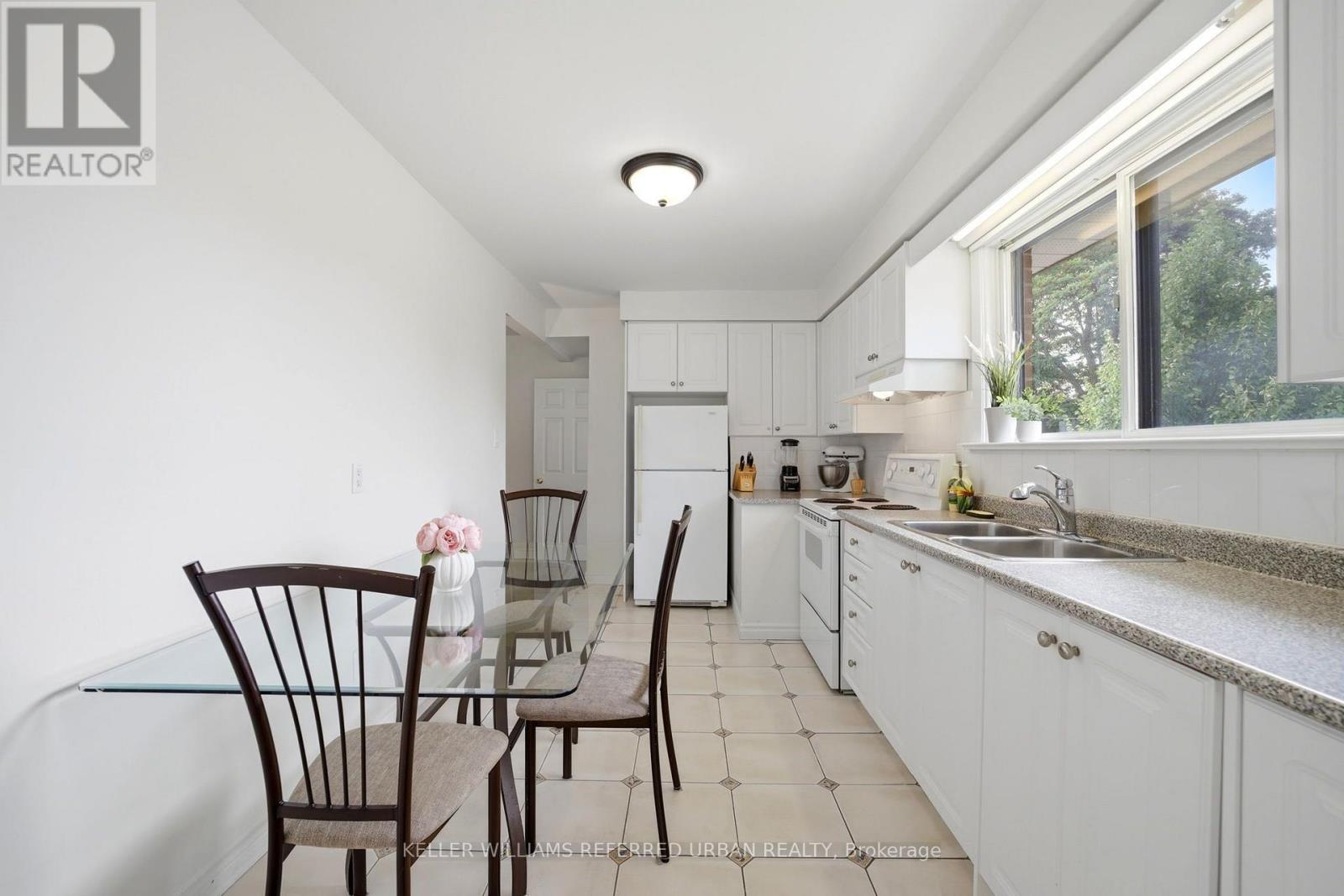 49 Santa Barbara Road, Toronto, Ontario  M2N 2C1 - Photo 9 - C13686528