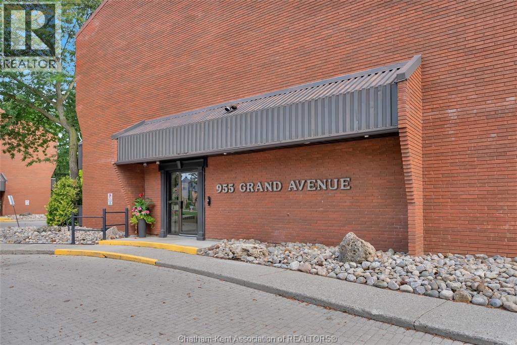 MLS# 26019930: 955 GRAND AVENUE West Unit# 109, Chatham, Canada
