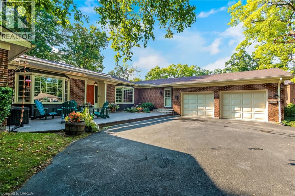 19 OAKLEY Road, Brantford, Ontario