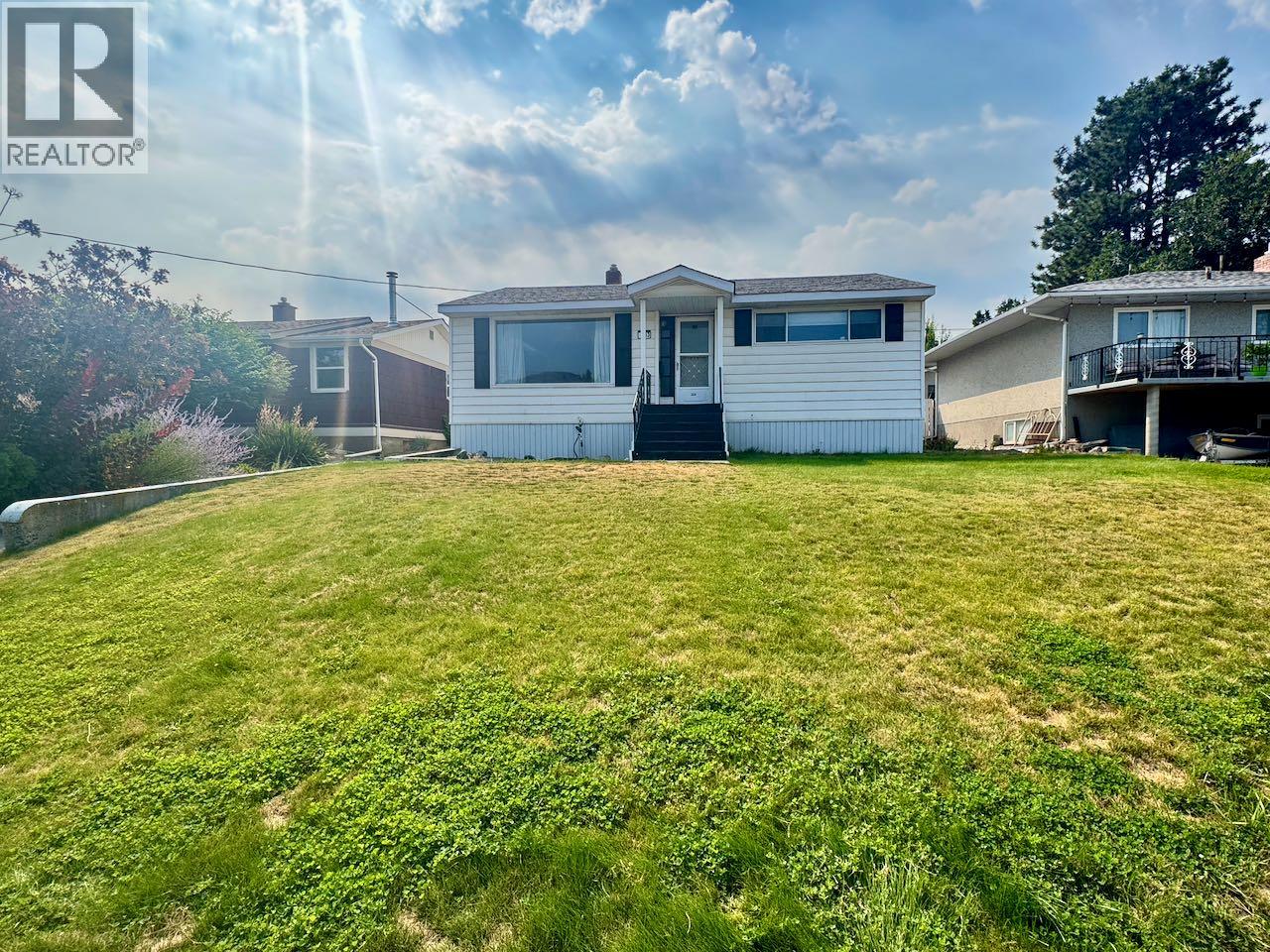 743 Douglas Street, Kamloops, British Columbia  V2C 3C7 - Photo 2 - 10387772