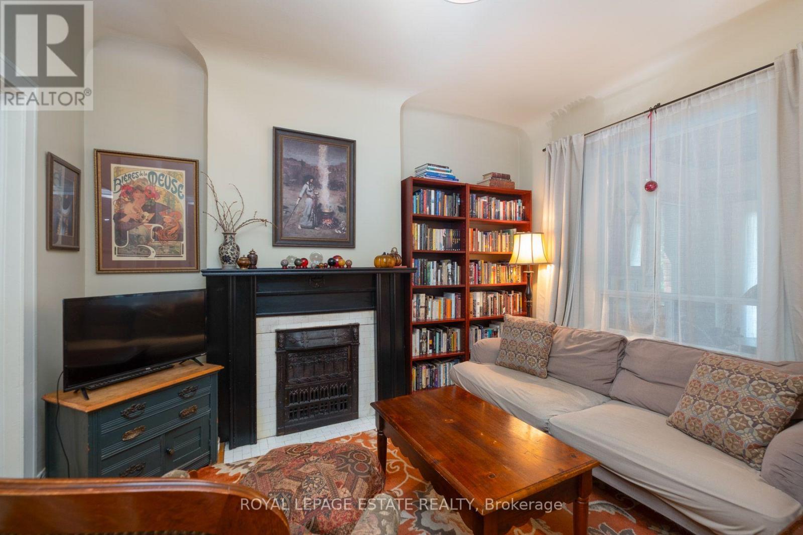 57 Herbert Avenue, Toronto, Ontario  M4L 3P8 - Photo 5 - E13686442