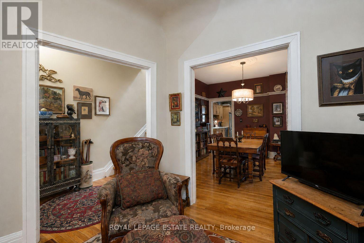 57 Herbert Avenue, Toronto, Ontario  M4L 3P8 - Photo 7 - E13686442