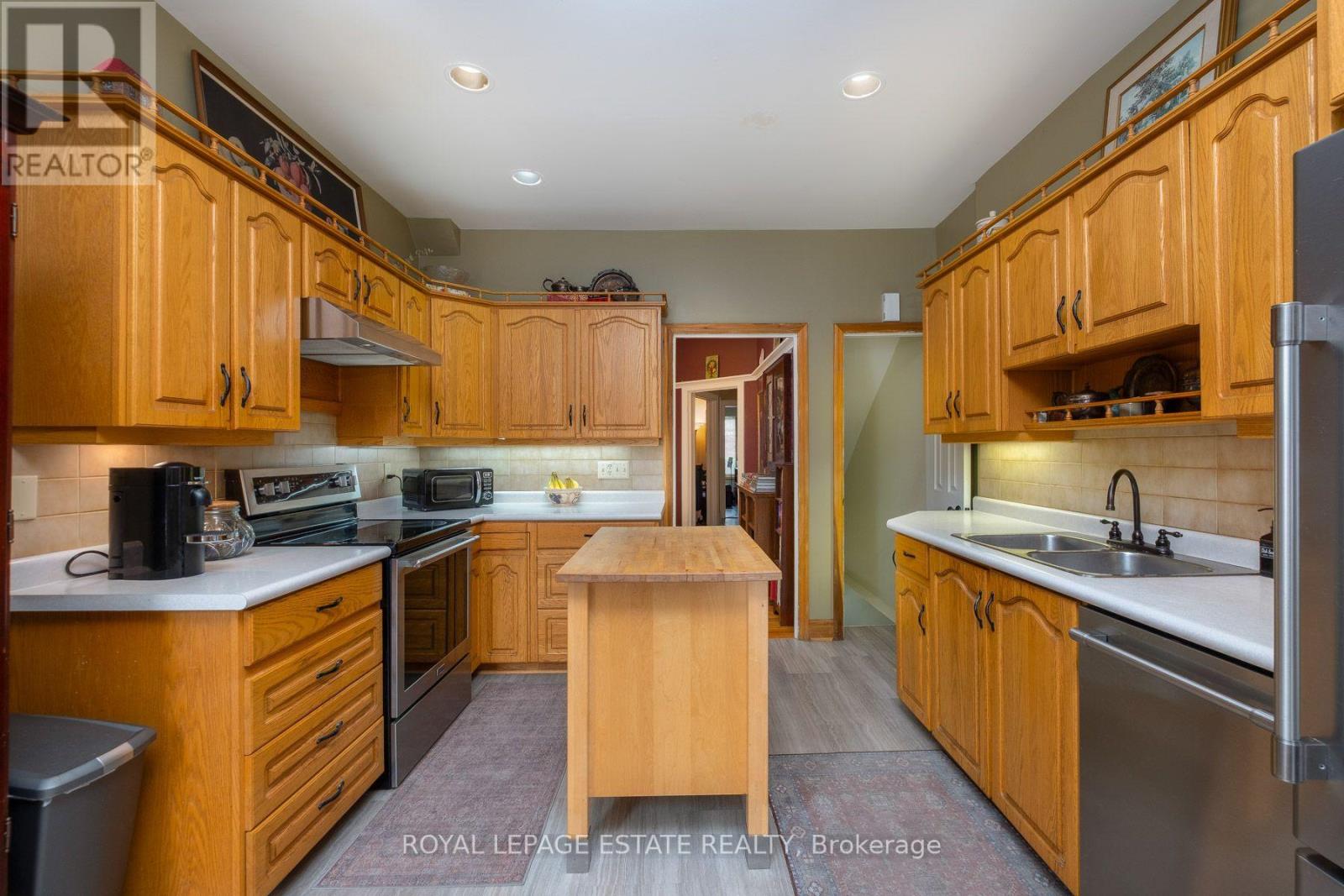 57 Herbert Avenue, Toronto, Ontario  M4L 3P8 - Photo 9 - E13686442