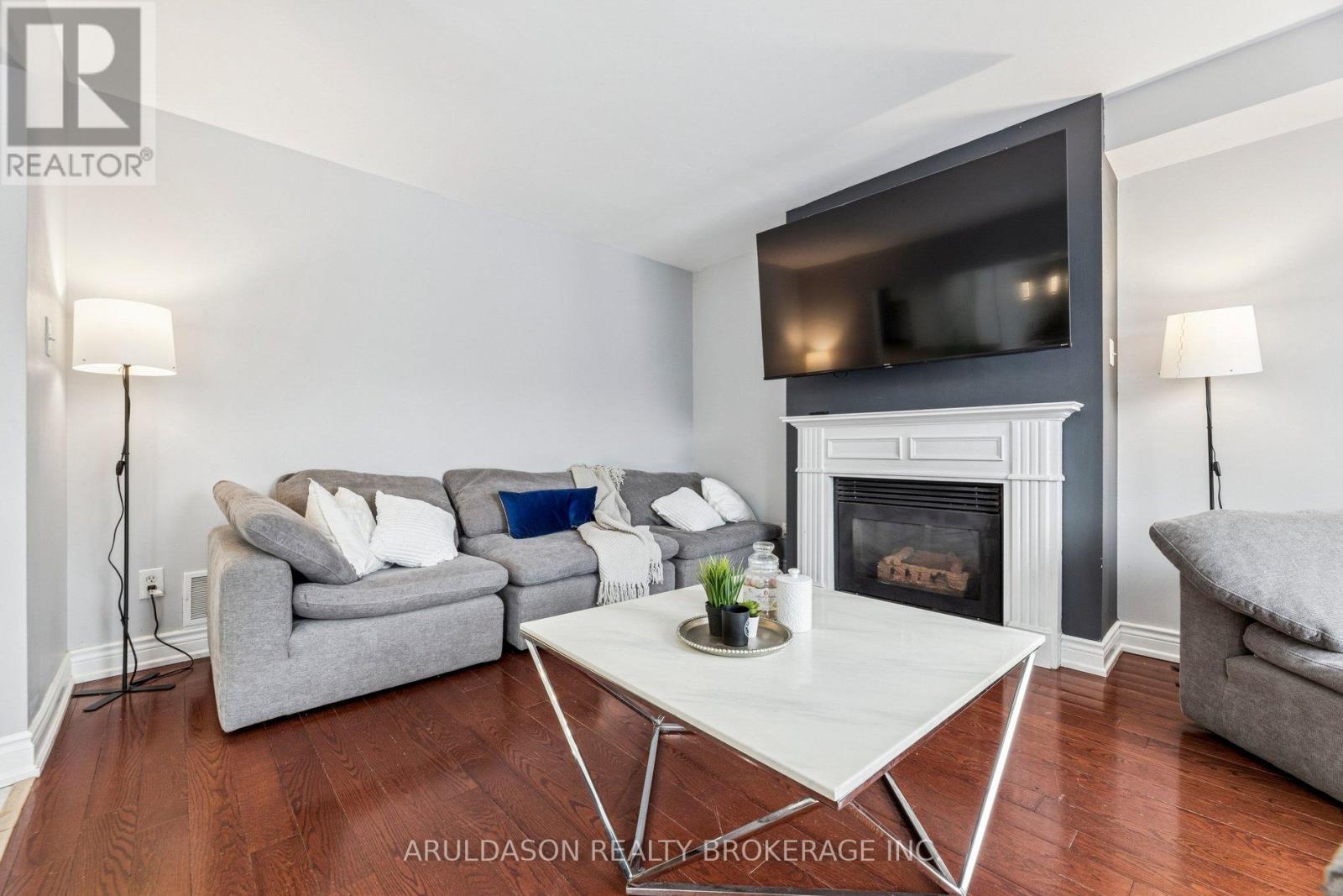 3 Booth Crescent, Ajax, Ontario  L1Z 1H6 - Photo 5 - E13686552