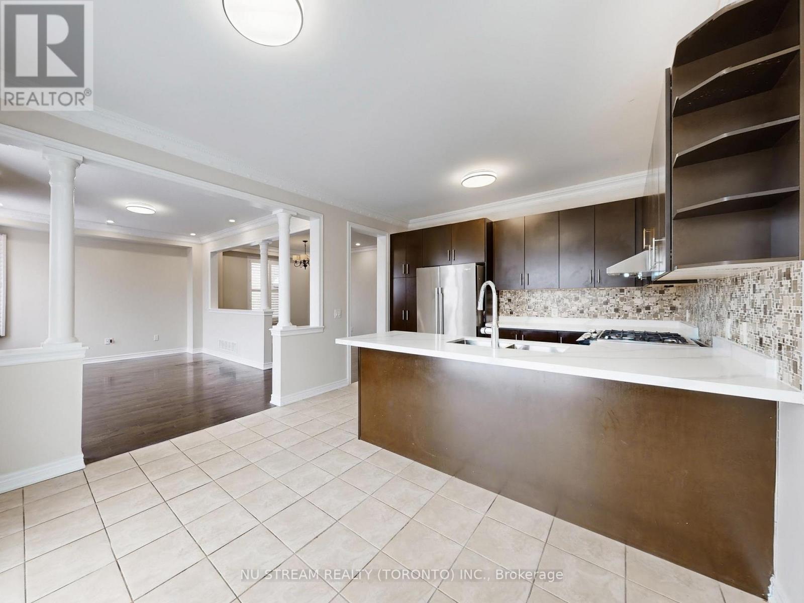 224 Aspenwood Drive, Newmarket, Ontario  L3X 3L1 - Photo 11 - N13686274