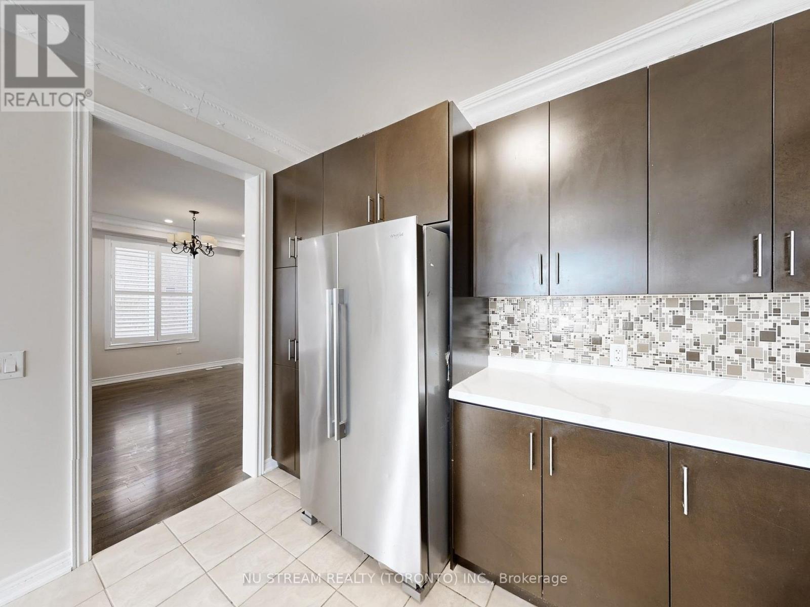 224 Aspenwood Drive, Newmarket, Ontario  L3X 3L1 - Photo 13 - N13686274