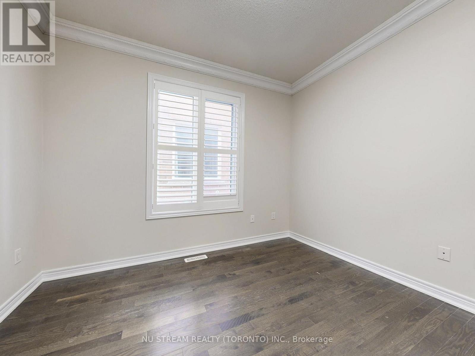 224 Aspenwood Drive, Newmarket, Ontario  L3X 3L1 - Photo 3 - N13686274