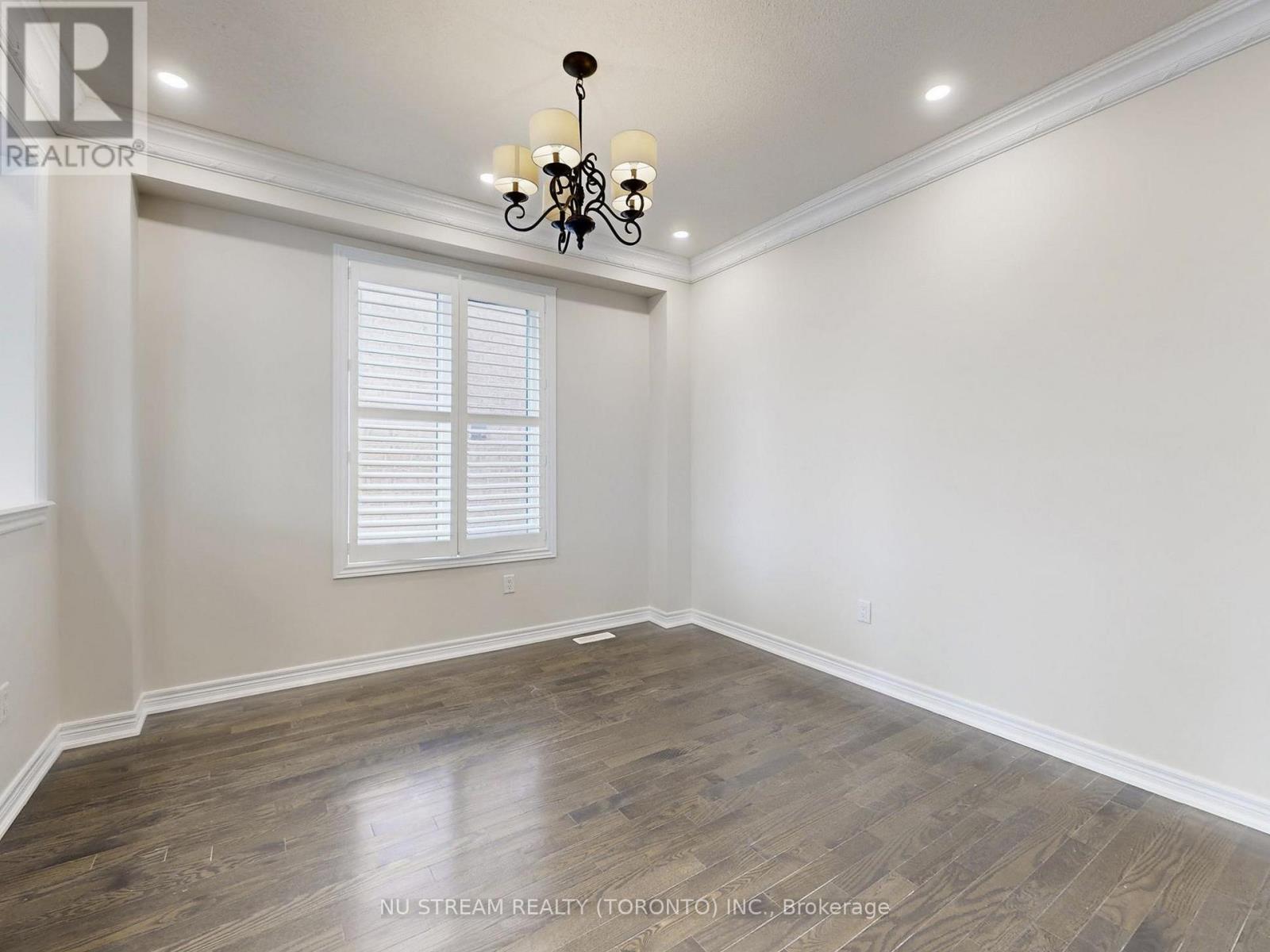224 Aspenwood Drive, Newmarket, Ontario  L3X 3L1 - Photo 5 - N13686274