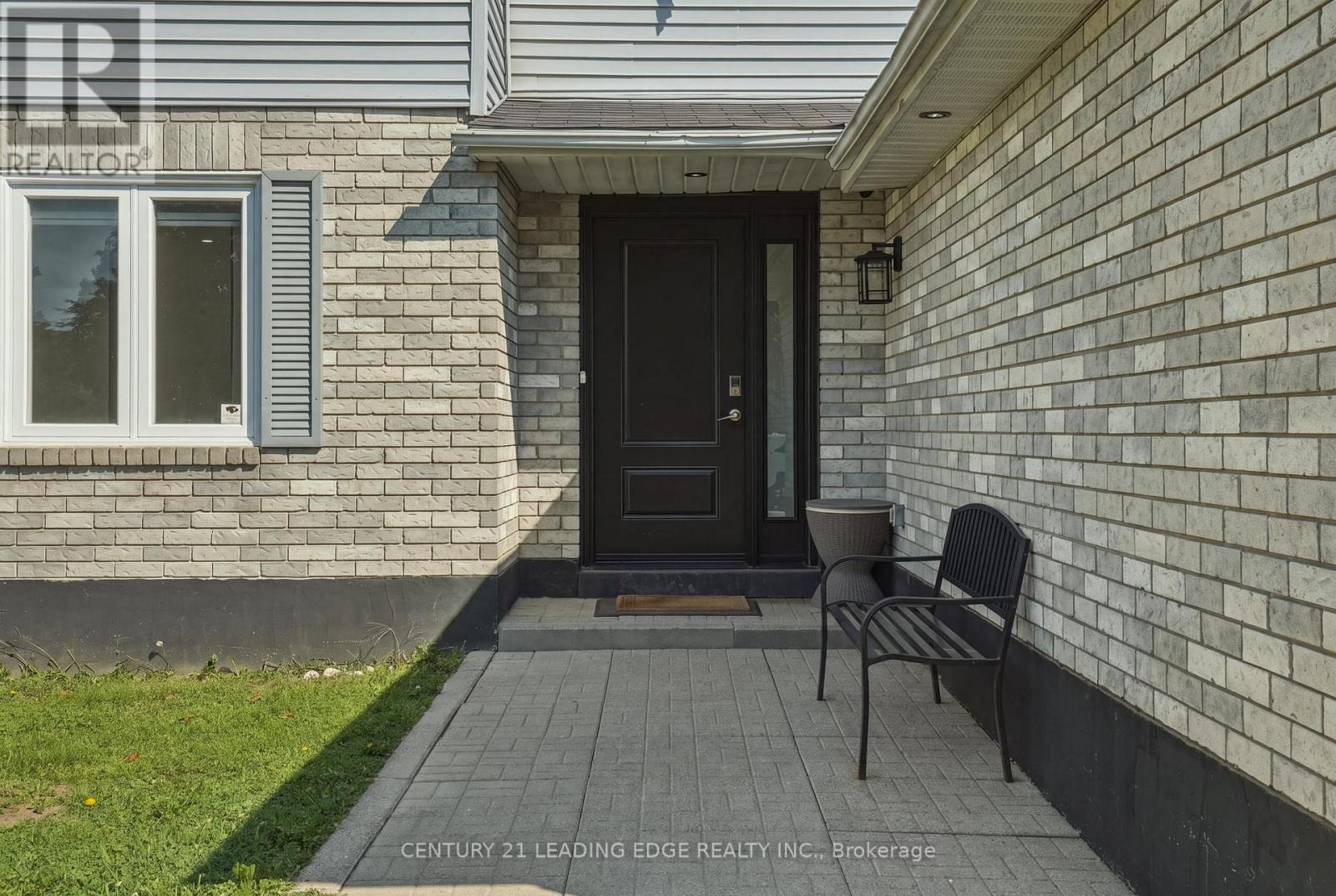 1100 Maclean Street, Innisfil, Ontario  L9S 1W1 - Photo 9 - N13686326