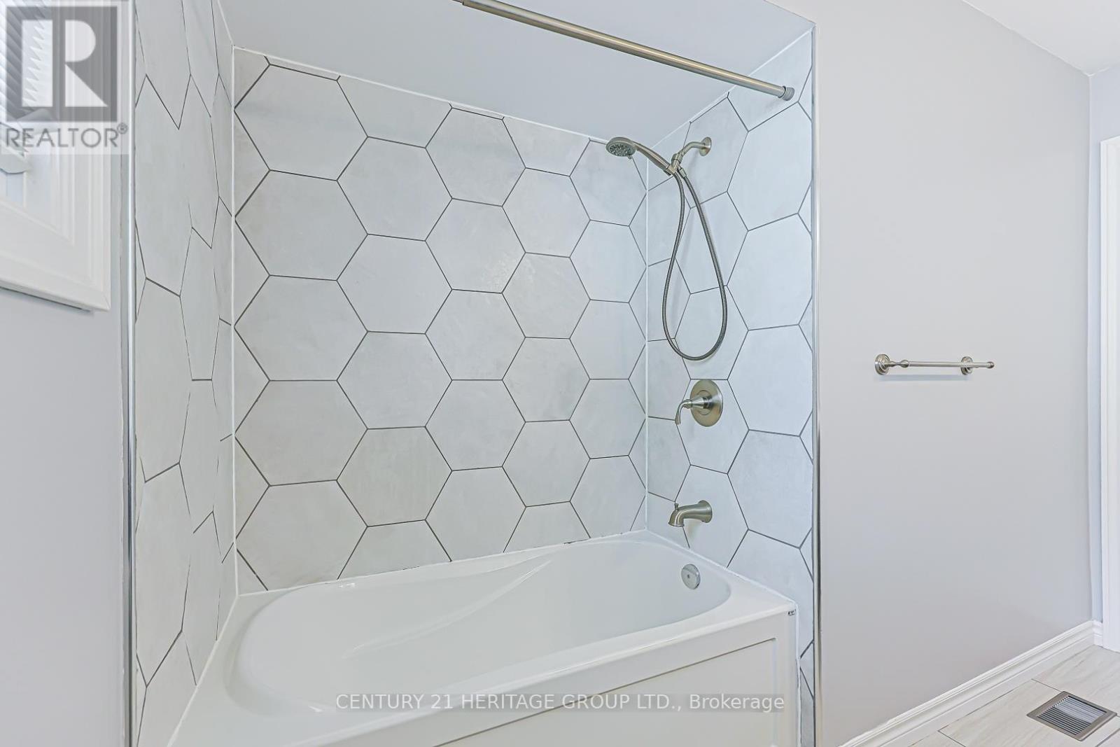 222 Forsyth Road, Newmarket, Ontario  L3Y 7Y9 - Photo 25 - N13686354