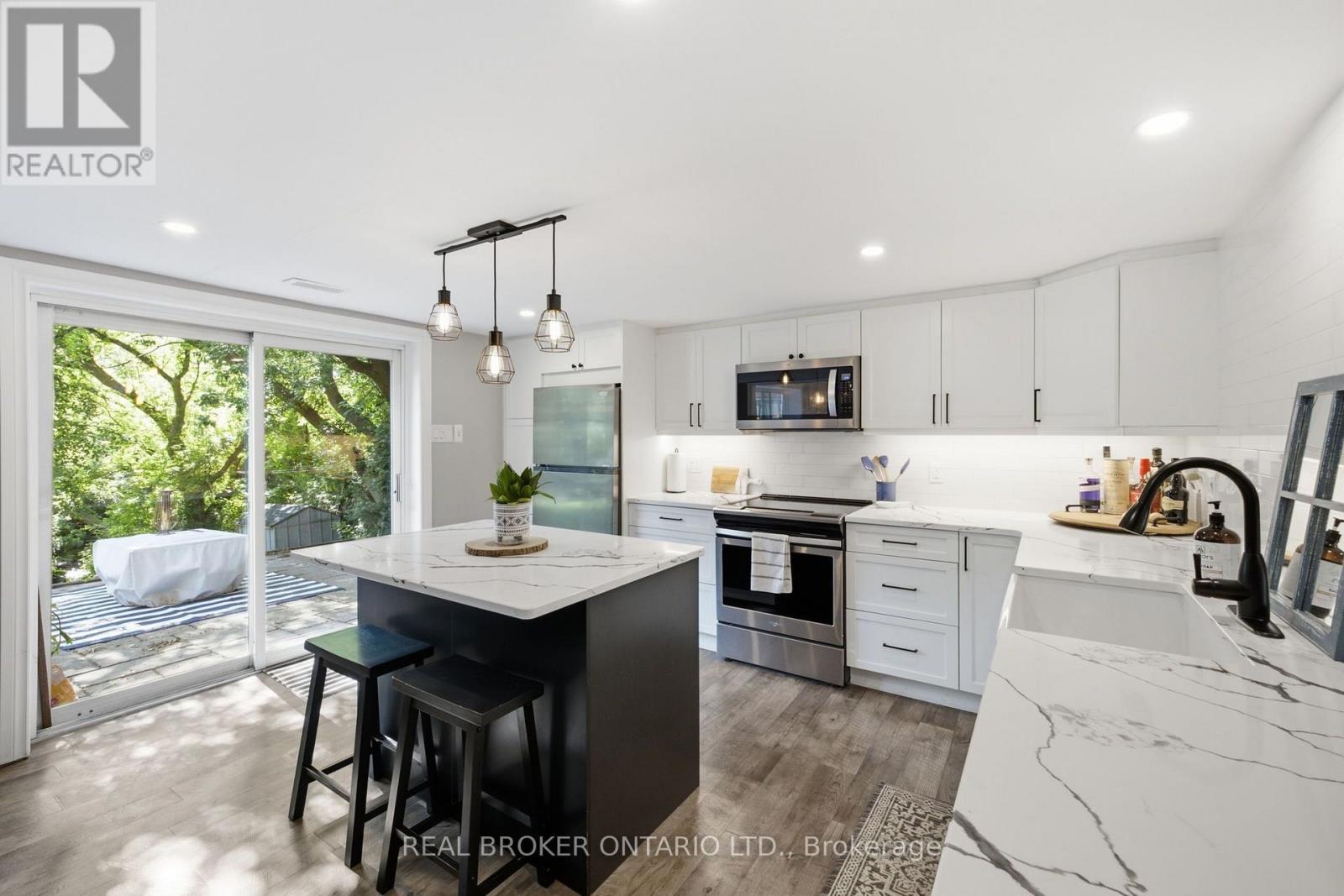 LOWER - 40 BASCOM STREET, Uxbridge, Ontario