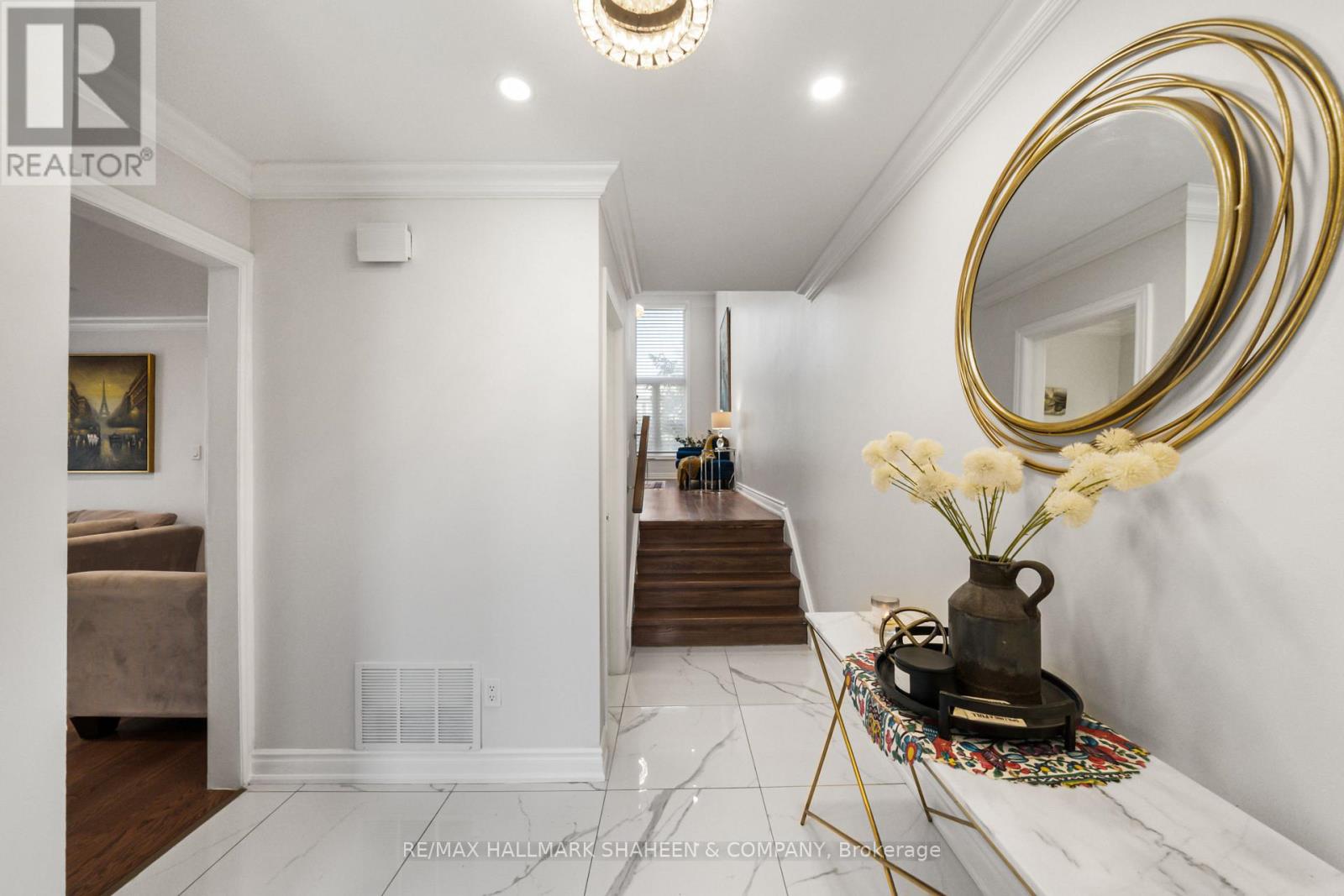 184 Castle Rock Drive, Richmond Hill, Ontario  L4C 5H6 - Photo 11 - N13686556