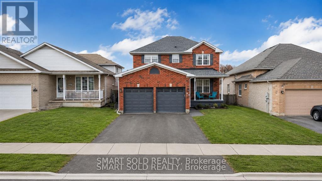 Upper Bedroom - 28 Leggott Avenue, Barrie, Ontario  L4N 8A9 - Photo 1 - S13686368