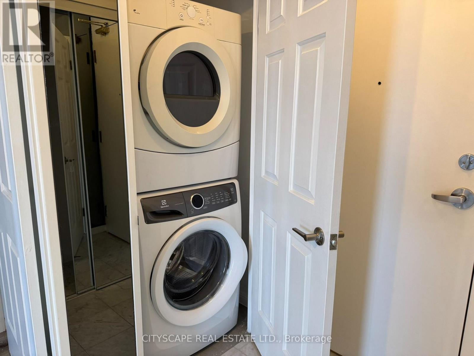 1906 - 101 Subway Crescent, Toronto, Ontario  M9B 6K4 - Photo 16 - W13686262
