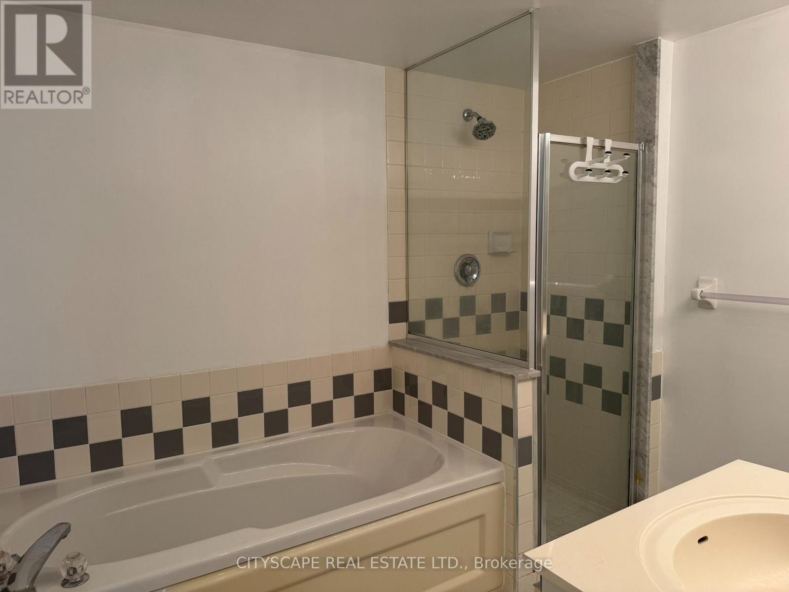1906 - 101 Subway Crescent, Toronto, Ontario  M9B 6K4 - Photo 5 - W13686262