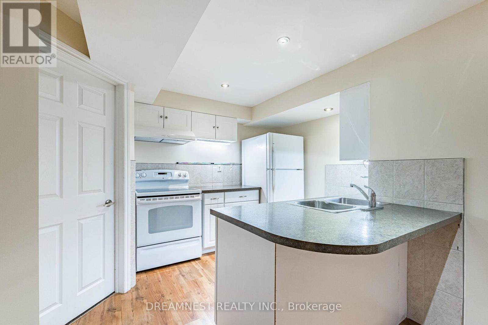 1515 Stewart Crescent, Milton, Ontario  L9T 6P8 - Photo 4 - W13686348