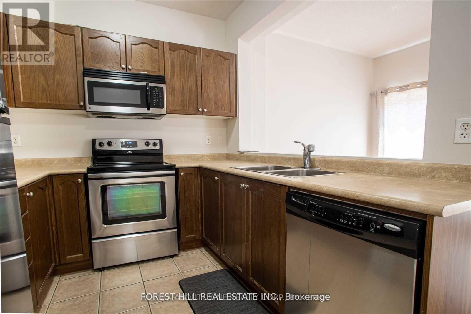 576 Courtney Valley Road, Mississauga, Ontario  L5V 0C2 - Photo 10 - W13686358