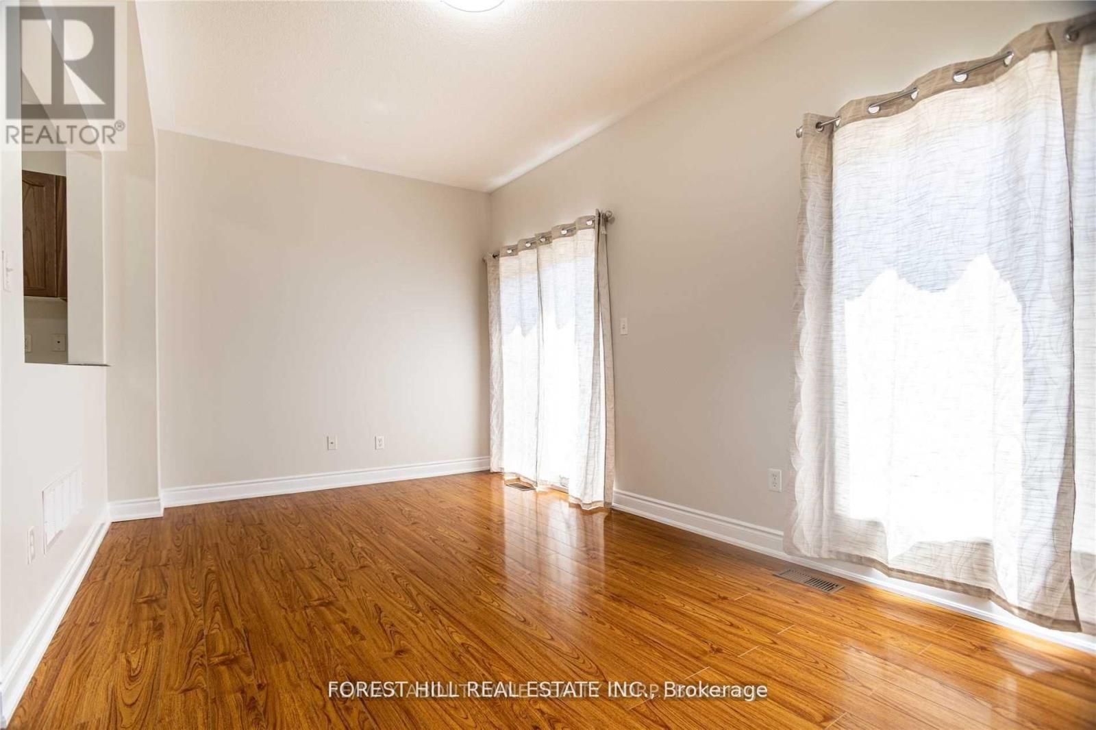 576 Courtney Valley Road, Mississauga, Ontario  L5V 0C2 - Photo 12 - W13686358
