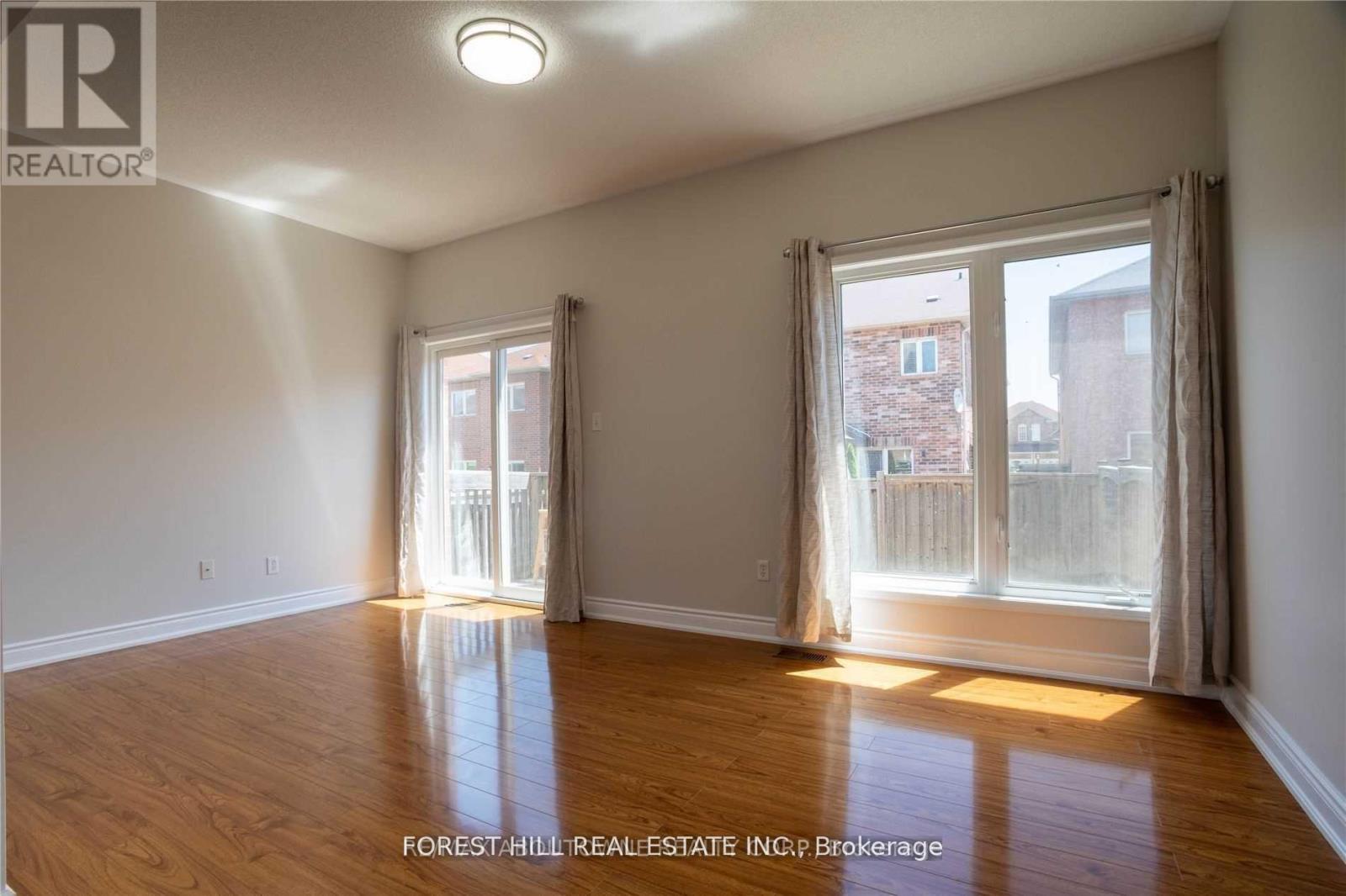 576 Courtney Valley Road, Mississauga, Ontario  L5V 0C2 - Photo 13 - W13686358