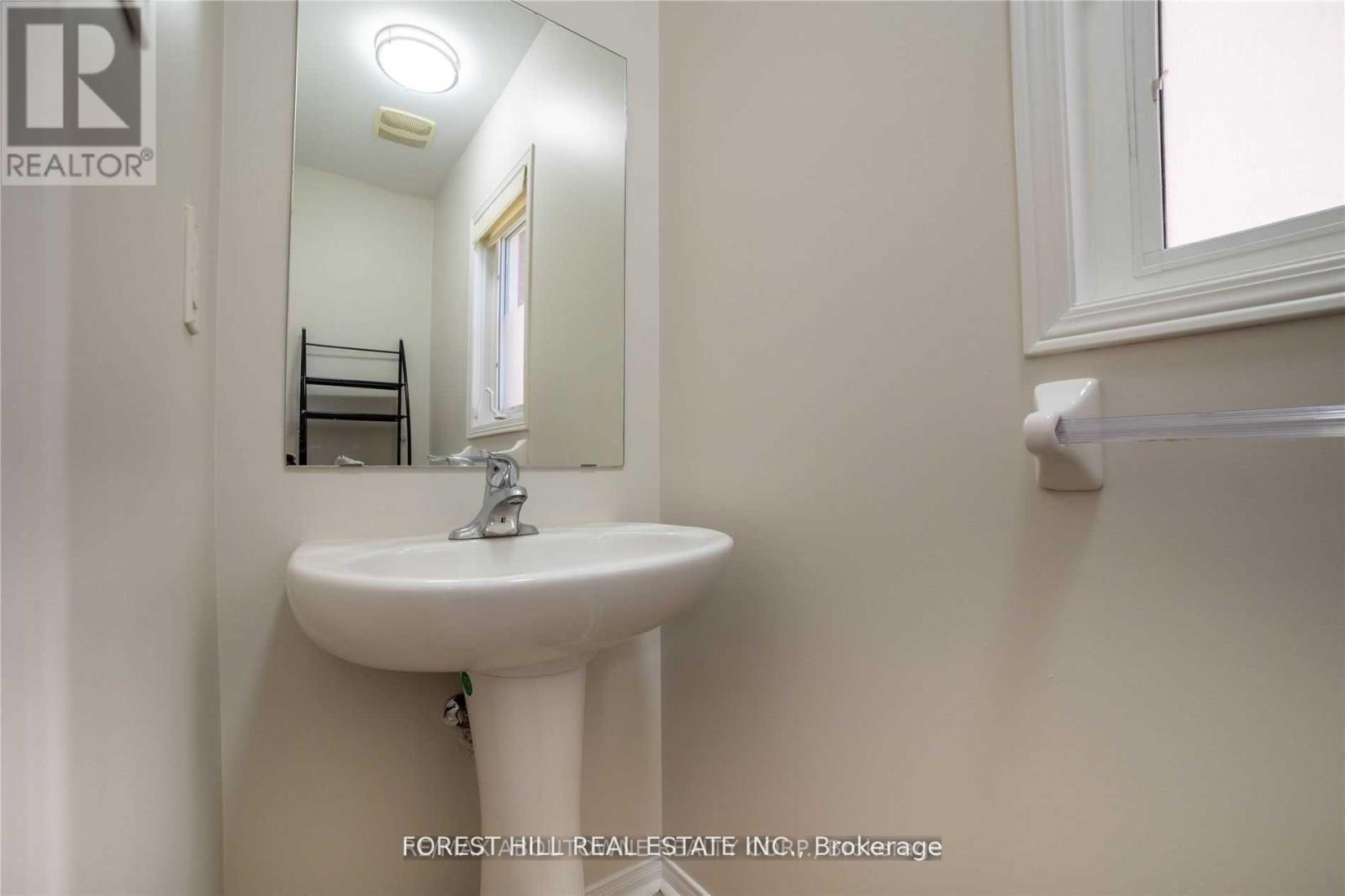 576 Courtney Valley Road, Mississauga, Ontario  L5V 0C2 - Photo 18 - W13686358