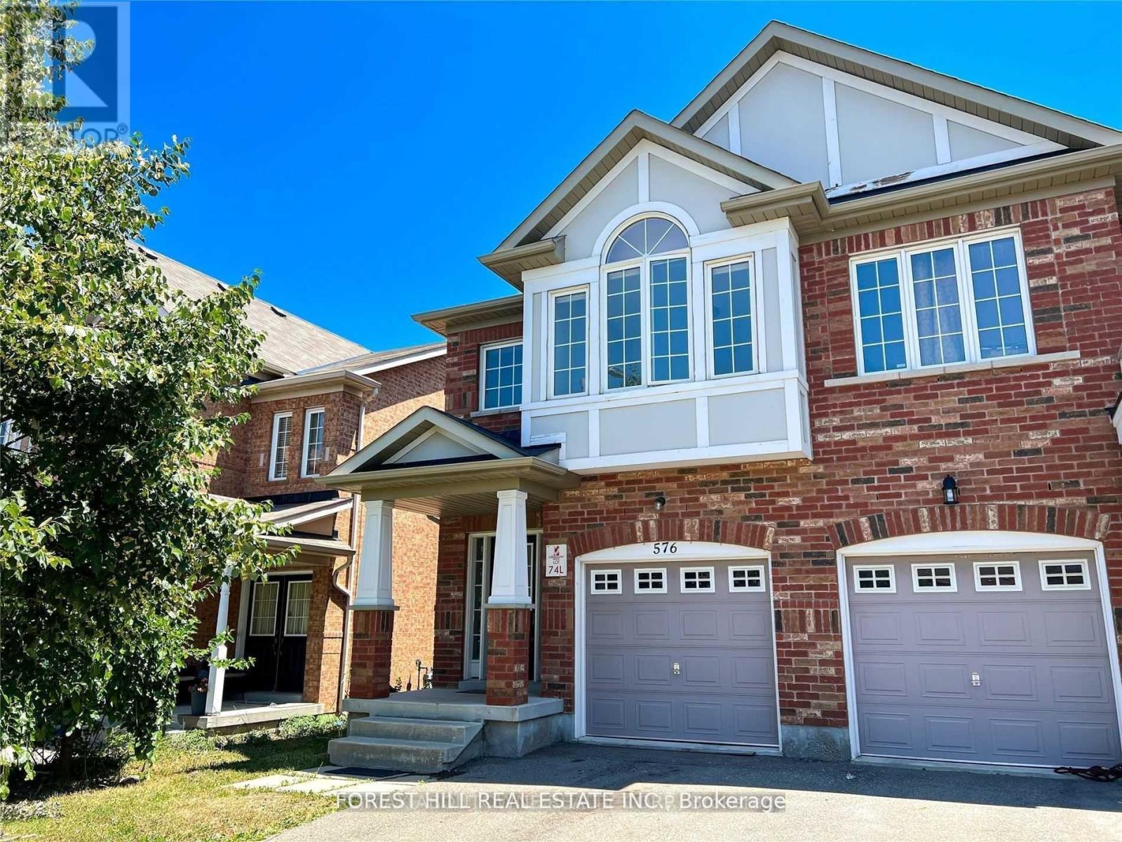 576 Courtney Valley Road, Mississauga, Ontario  L5V 0C2 - Photo 2 - W13686358