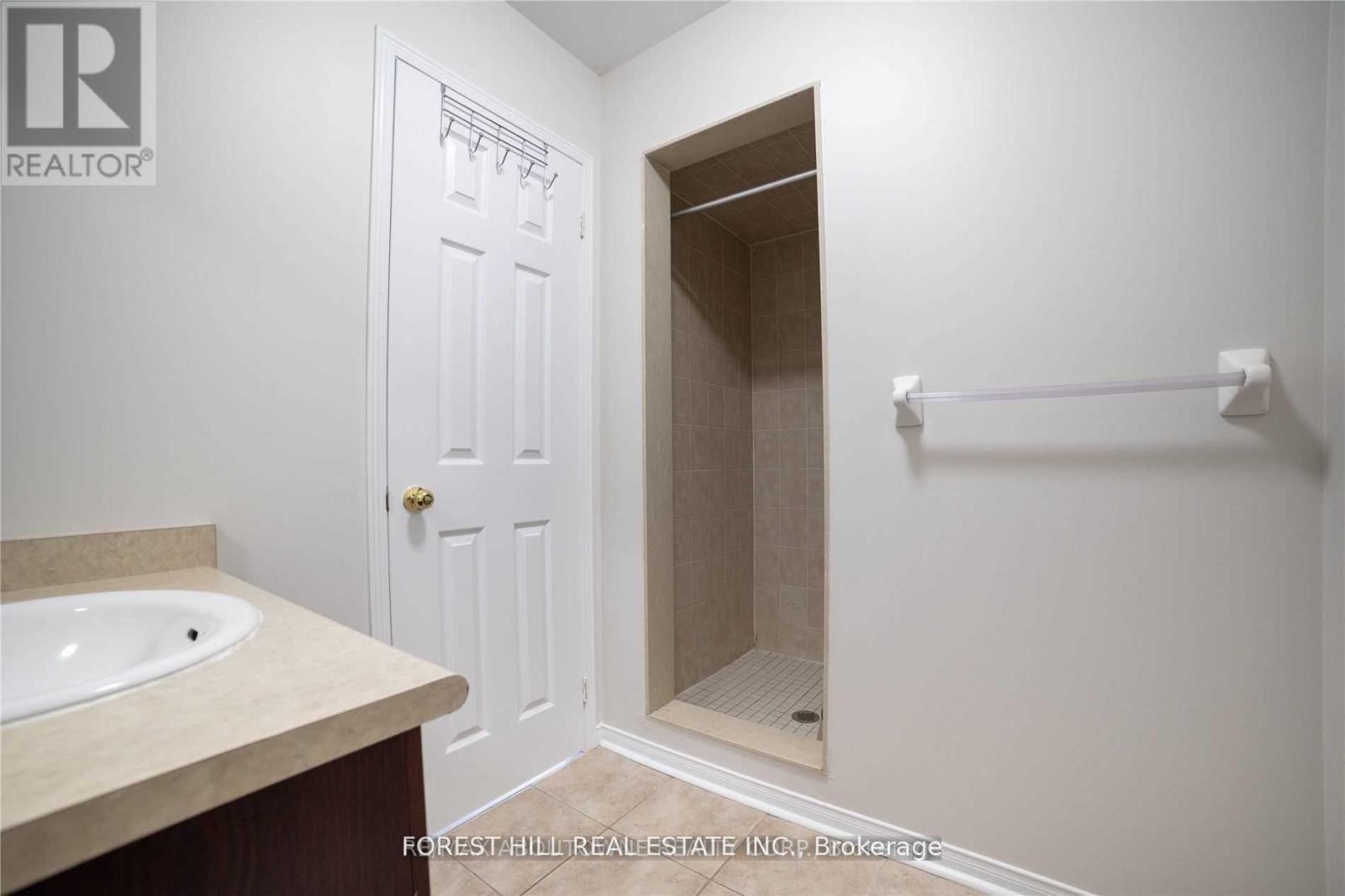 576 Courtney Valley Road, Mississauga, Ontario  L5V 0C2 - Photo 26 - W13686358