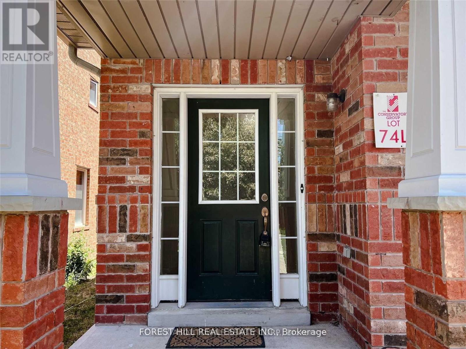 576 Courtney Valley Road, Mississauga, Ontario  L5V 0C2 - Photo 3 - W13686358