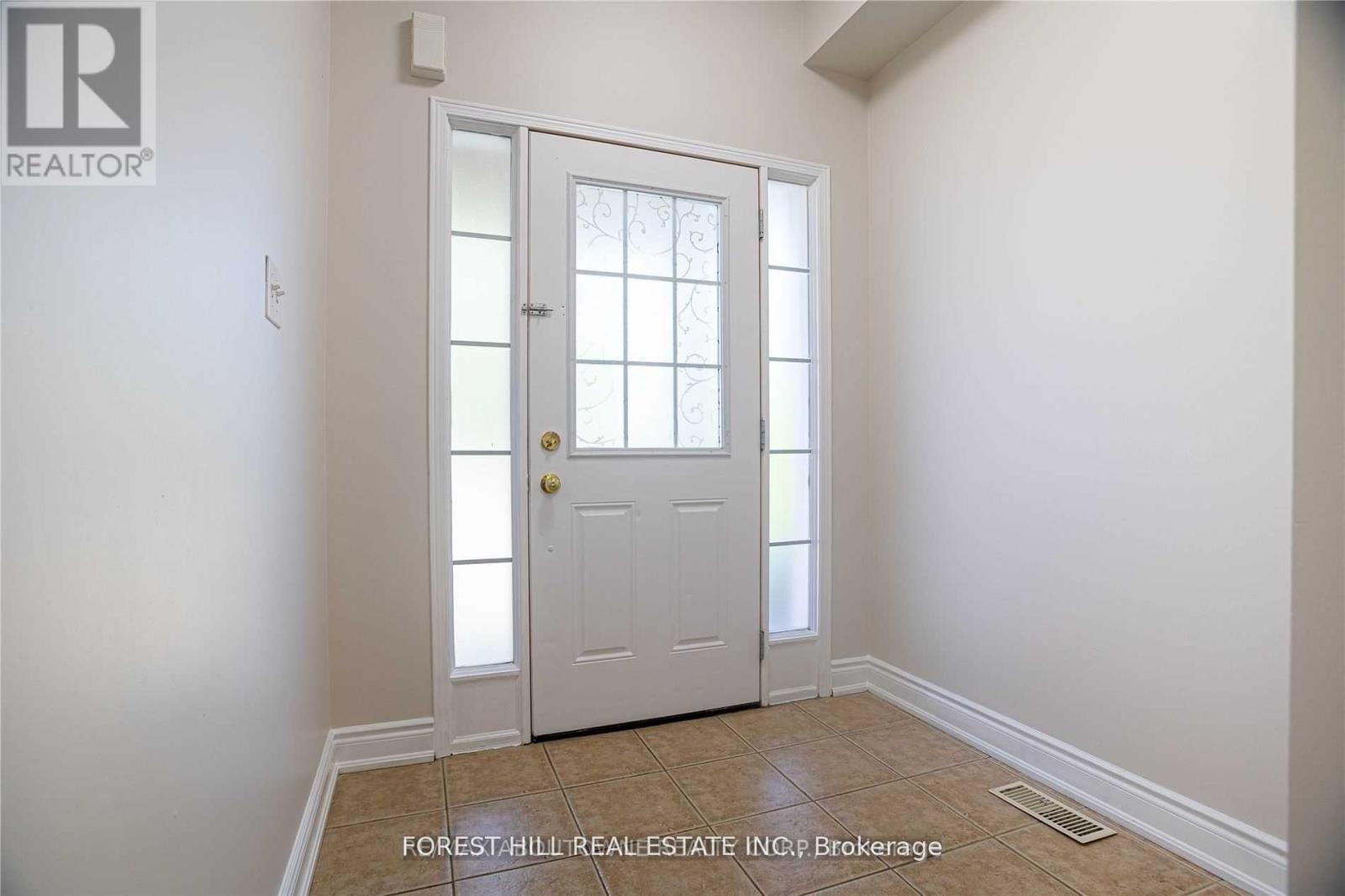 576 Courtney Valley Road, Mississauga, Ontario  L5V 0C2 - Photo 4 - W13686358