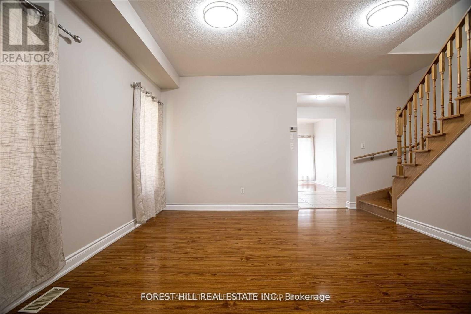 576 Courtney Valley Road, Mississauga, Ontario  L5V 0C2 - Photo 5 - W13686358