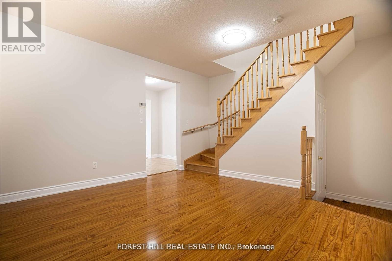 576 Courtney Valley Road, Mississauga, Ontario  L5V 0C2 - Photo 6 - W13686358