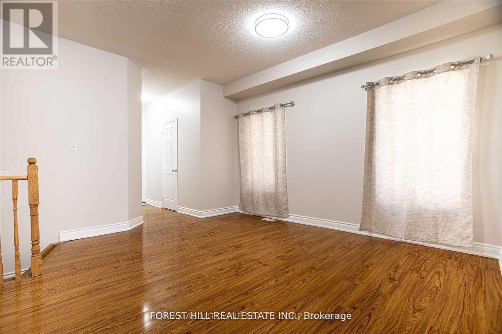 576 Courtney Valley Road, Mississauga, Ontario  L5V 0C2 - Photo 7 - W13686358