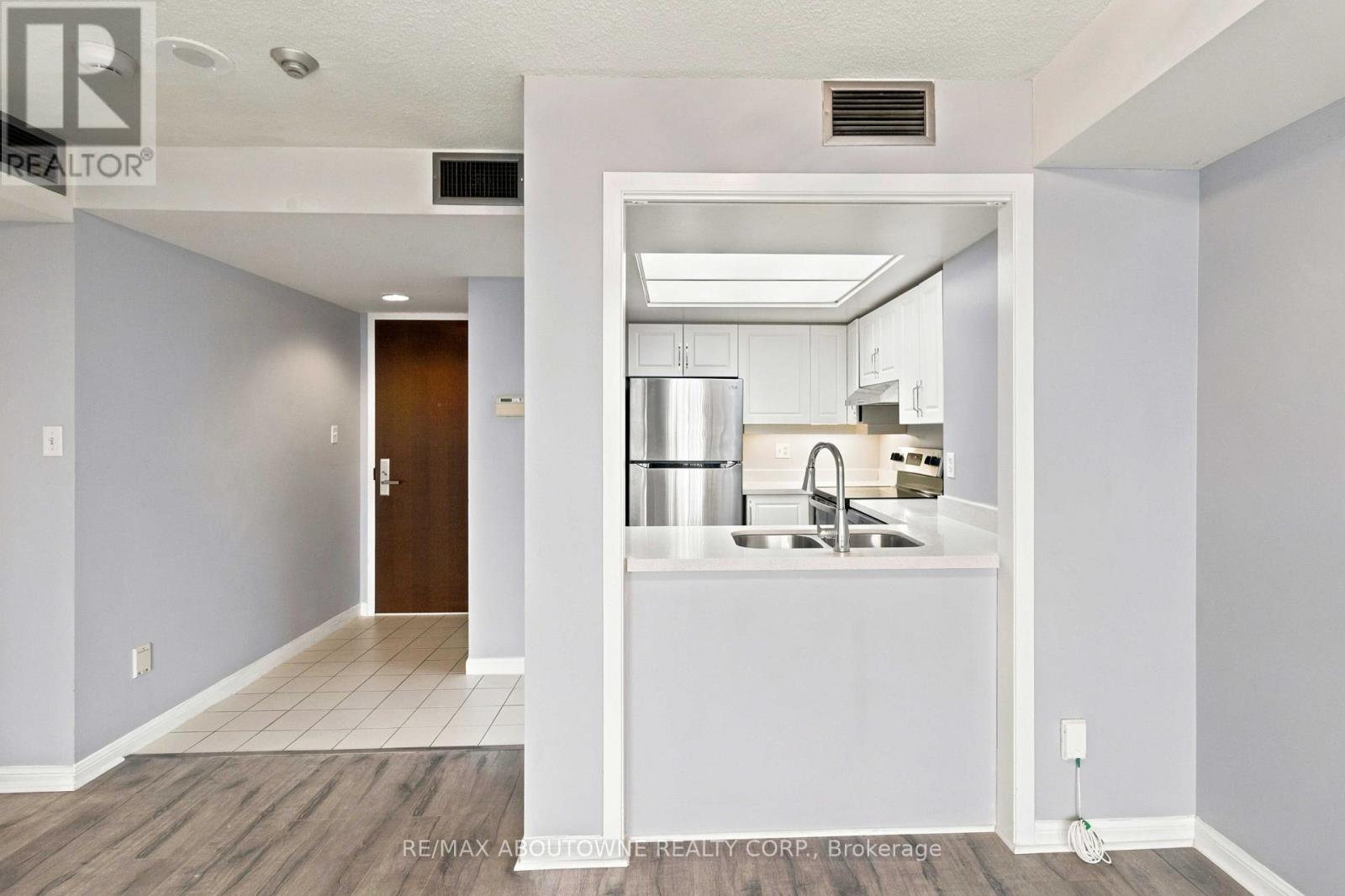 901 - 45 Kingsbridge Garden Circle, Mississauga, Ontario  L5R 3K4 - Photo 10 - W13686452