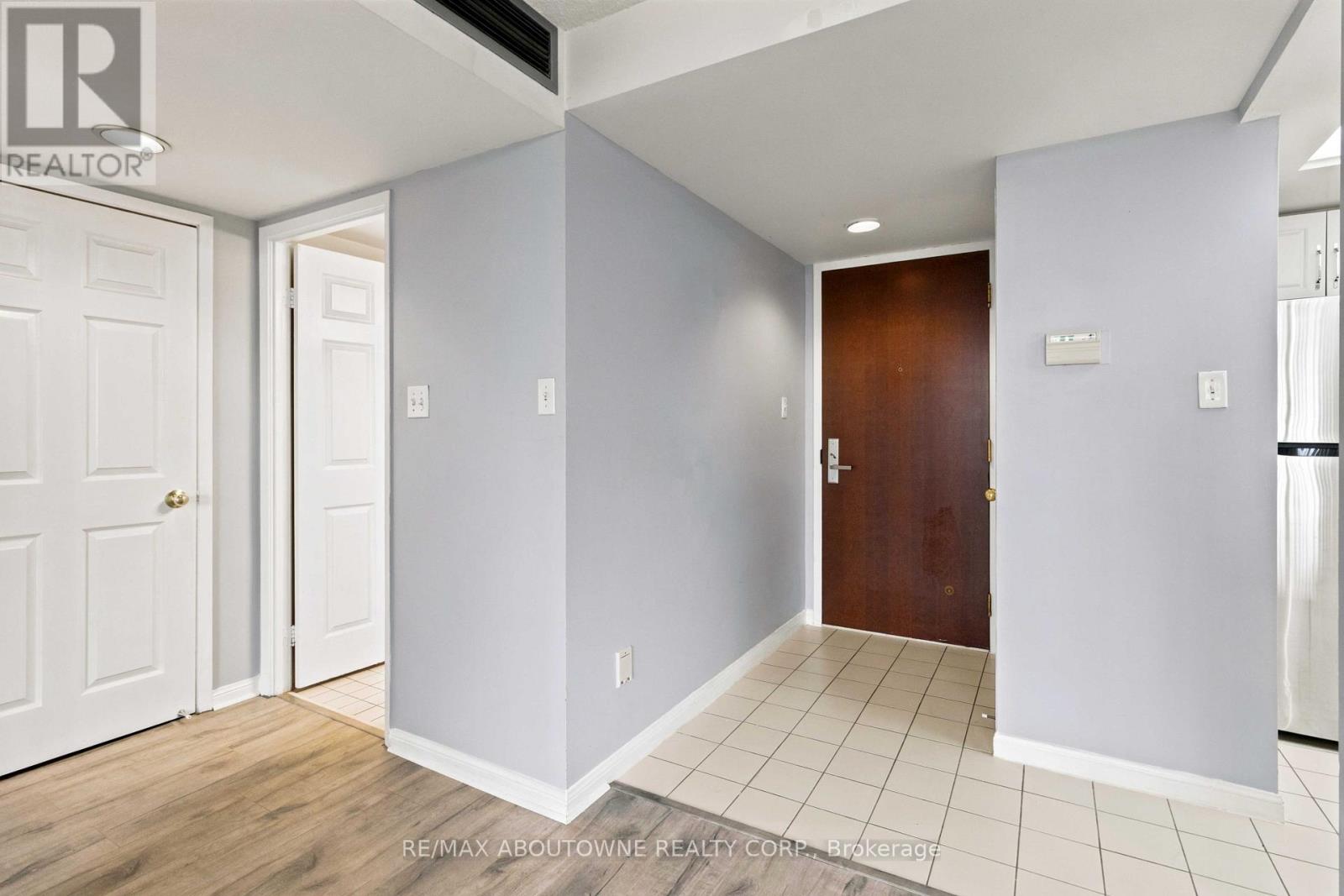 901 - 45 Kingsbridge Garden Circle, Mississauga, Ontario  L5R 3K4 - Photo 7 - W13686452