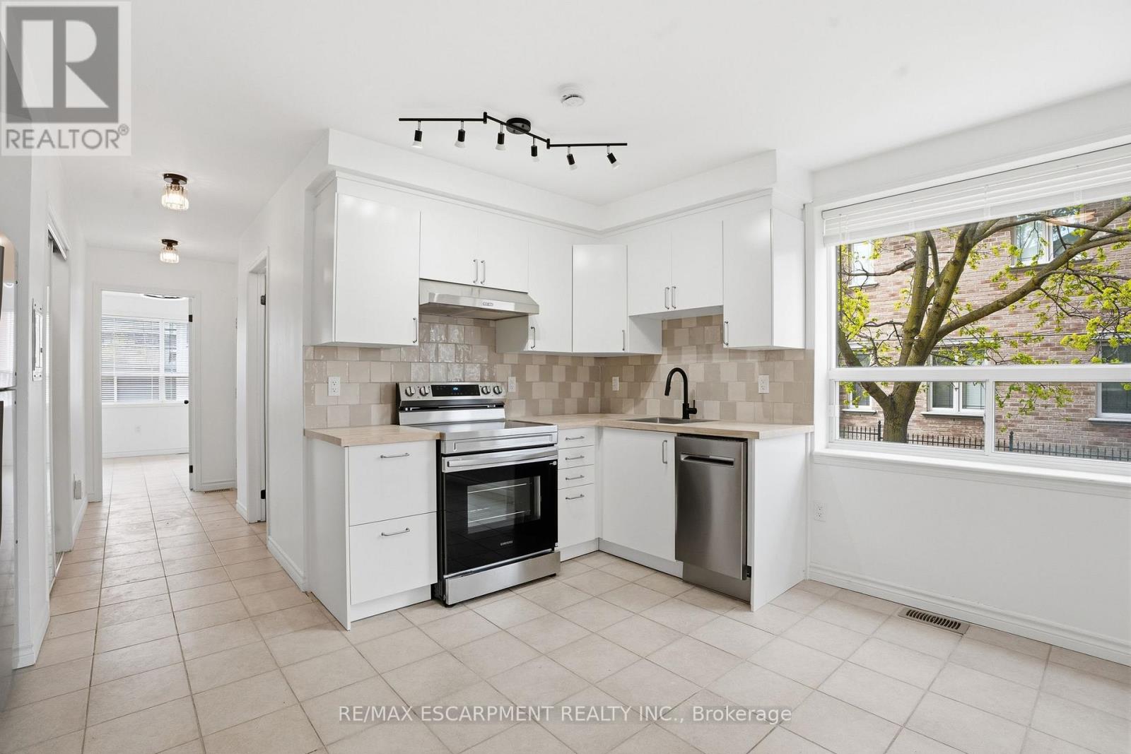 1049 Glencairn Avenue, Toronto, Ontario  M6B 2B1 - Photo 10 - W13686490