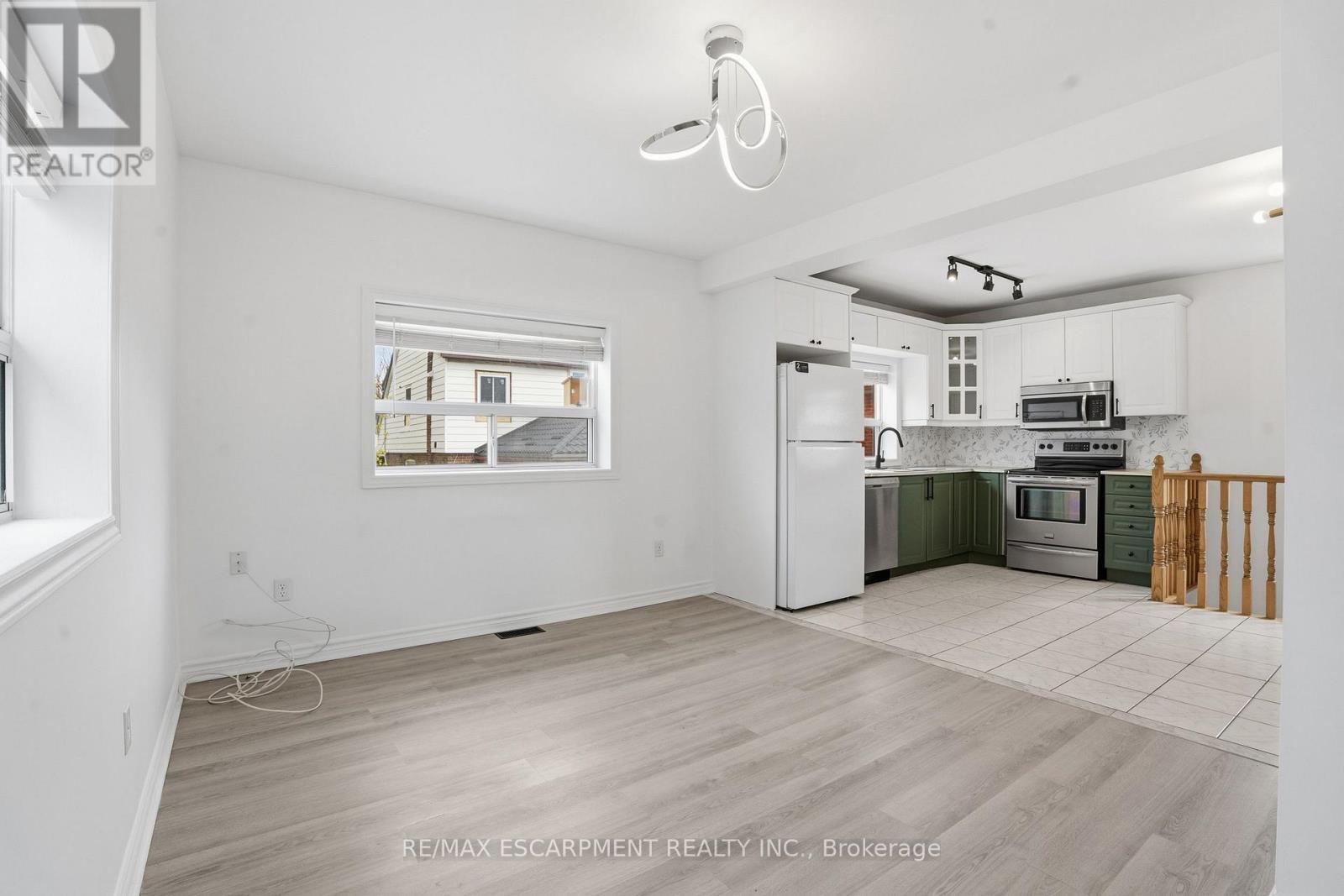 1049 Glencairn Avenue, Toronto, Ontario  M6B 2B1 - Photo 16 - W13686490