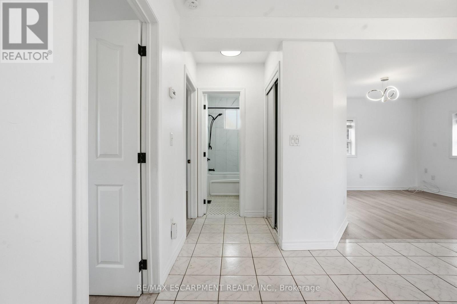 1049 Glencairn Avenue, Toronto, Ontario  M6B 2B1 - Photo 17 - W13686490