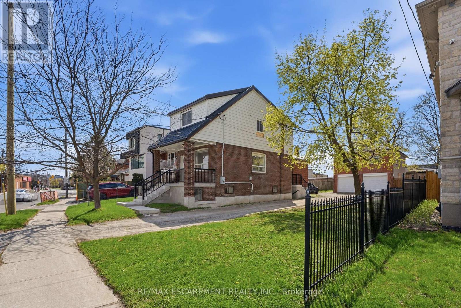 1049 Glencairn Avenue, Toronto, Ontario  M6B 2B1 - Photo 3 - W13686490