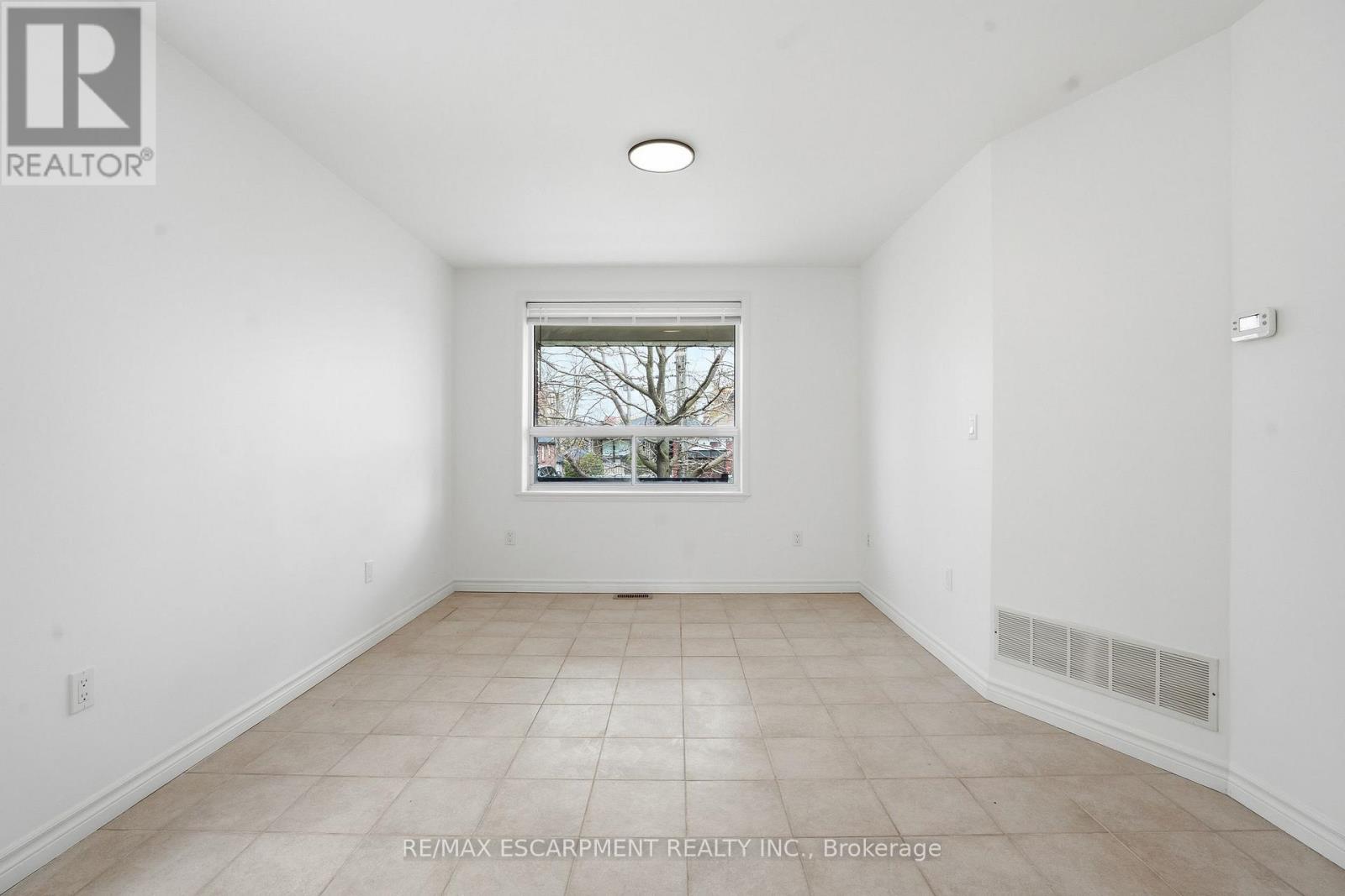 1049 Glencairn Avenue, Toronto, Ontario  M6B 2B1 - Photo 9 - W13686490
