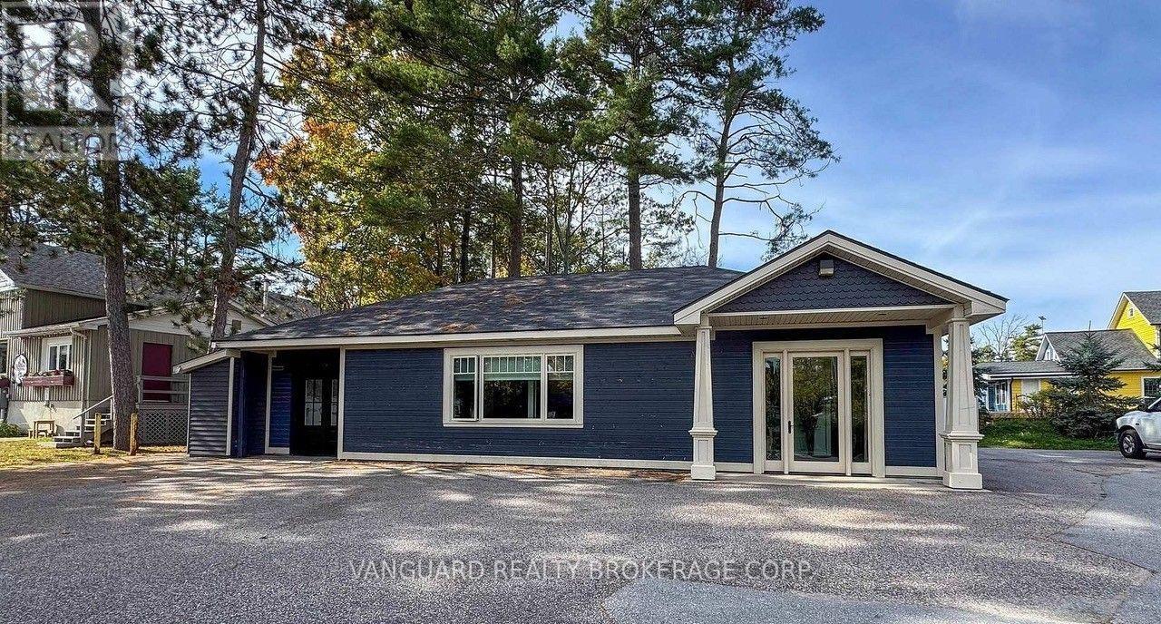 1004 MAPLE STREET, Muskoka Lakes, Ontario