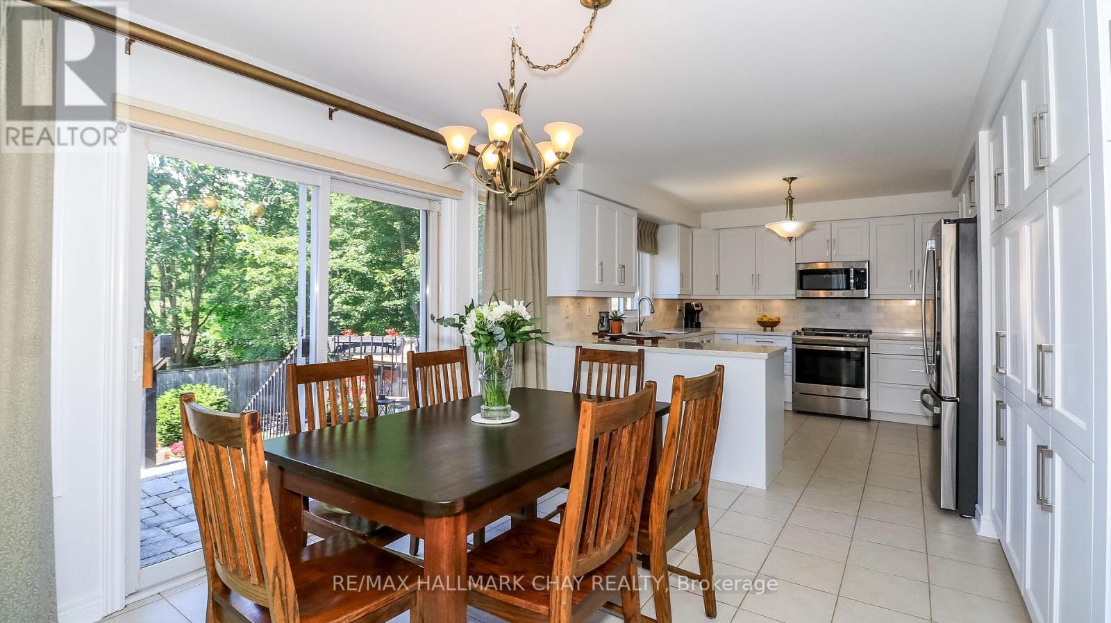 14 Imperial Crown Lane, Barrie, Ontario  L4N 0T4 - Photo 7 - S13554762