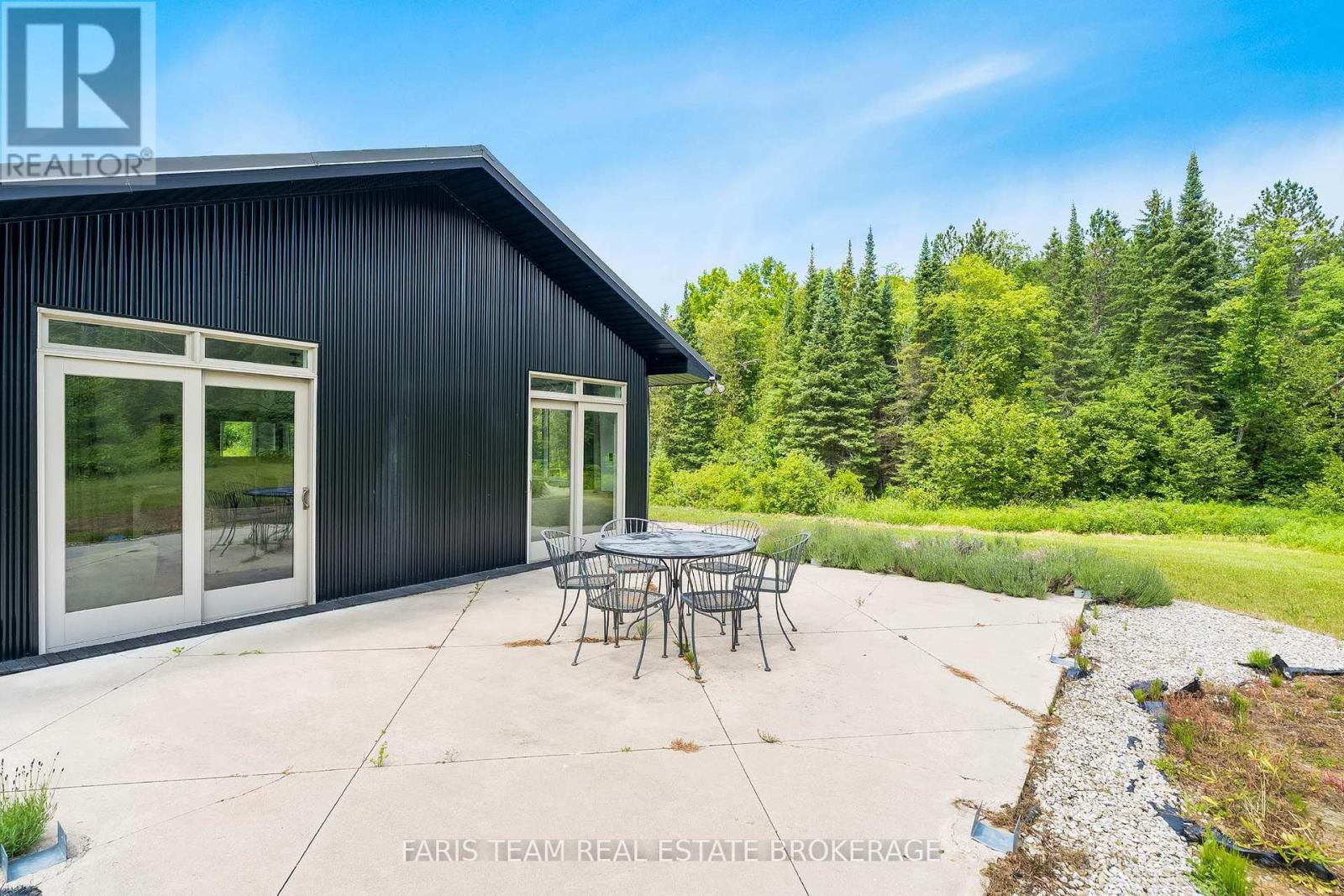 1076 Beaver Lane, Springwater, Ontario P0B 1L0 - Photo 30 - S13682384